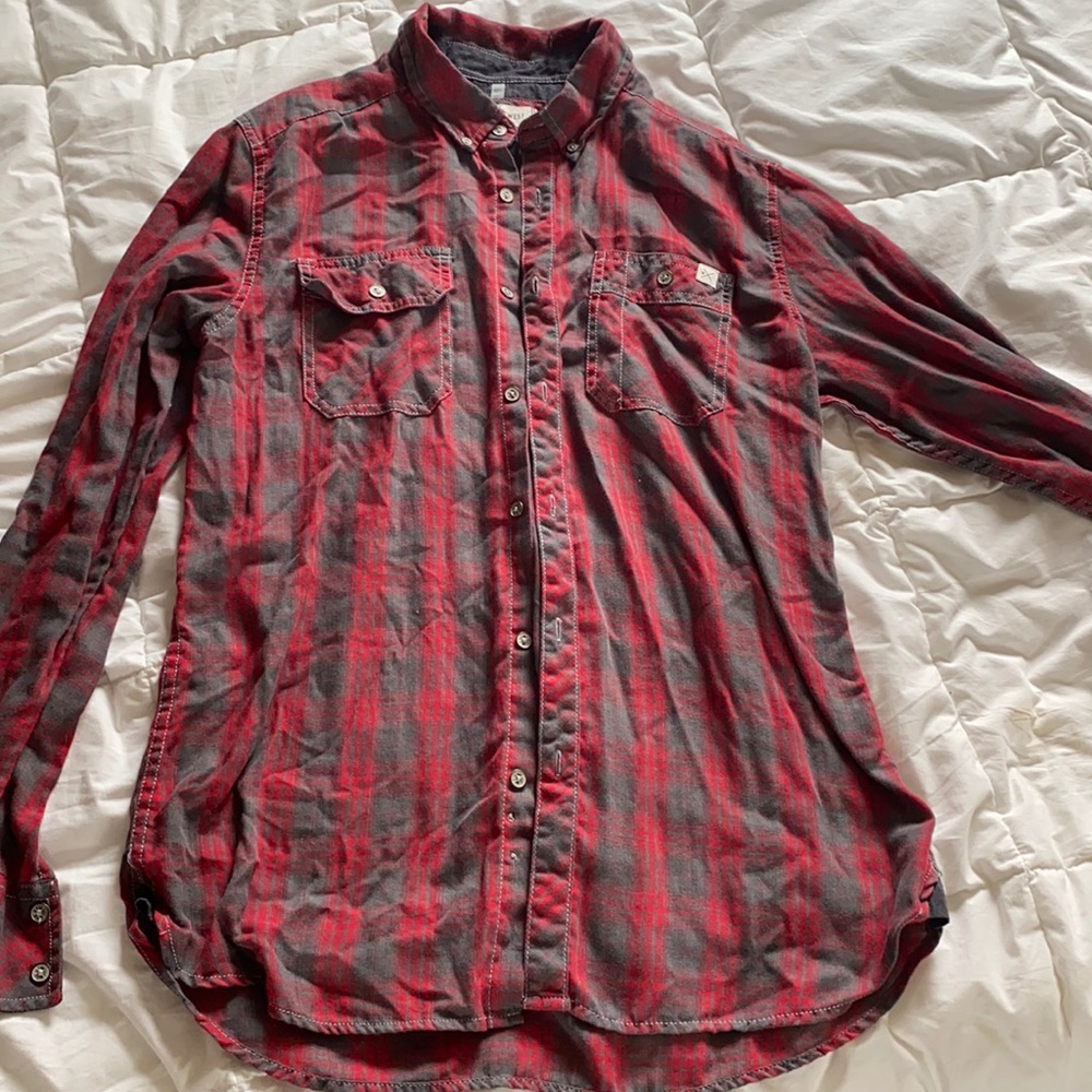 Medium red flannel shirt. Depart west